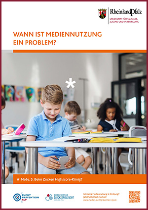 Junge Person schaut auf ein Telefon unter dem Tisch haltend